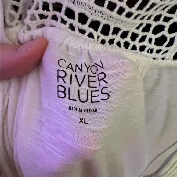 Canyon River Blues White Crochet Blouse - Picture 2 of 4